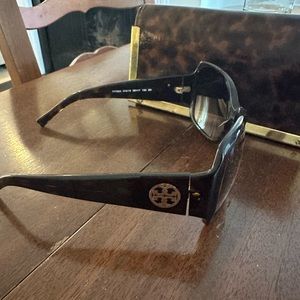 Classic Tory Burch tortoise sunglasses with case (rarely worn!)